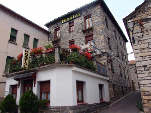 Sarvise House | Discover Family-Friendly Comfort at Hostal Pirineos Sarvisé
