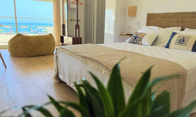 Garrucha House | Discover Hostal Playa Dreams Náutico with Oceanfront Views