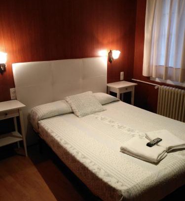 Ribes De Freser House | Budget-Friendly Hostal Porta De Núria with Family Amenities