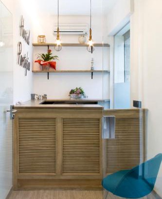 Arenys de Mar House | Oceanfront Hostal Portofino: Family-Friendly Getaway