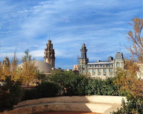 Ciutat Vella House | Discover Hostal Porxos Garden: Oceanfront Family Retreat