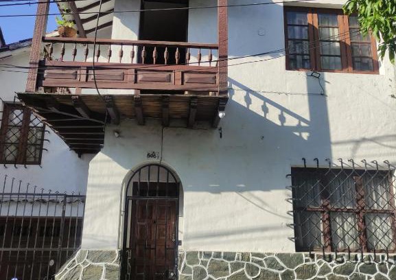 La Candelaria House | Budget-Friendly Hostal Prado Colonial - Child Friendly Stay