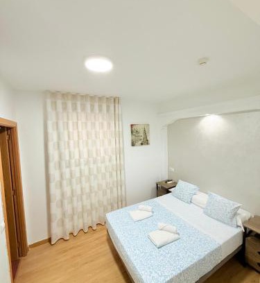 San Fernando de Henares House | Budget-Friendly Stay at Hostal Quinta Santillan for Families