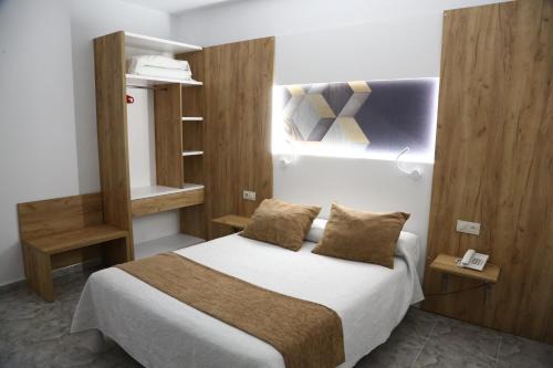 Plasencia House | Discover Comfort at Hostal Real: Family-Friendly Retreat