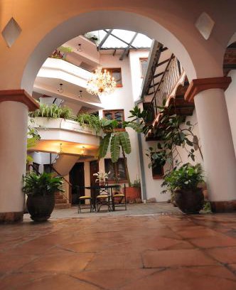 Sucre Hotel | Budget-Friendly Hostal Recoleta Sur with Breakfast & Pets