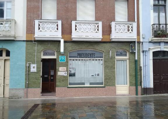 Figueras (Castropol) House | Convenient Stay at Hostal Residencia Presidente for Families