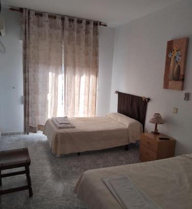 Alcaudete de la Jara House | Cozy Hostal Restaurante El Labrador with Family Dining
