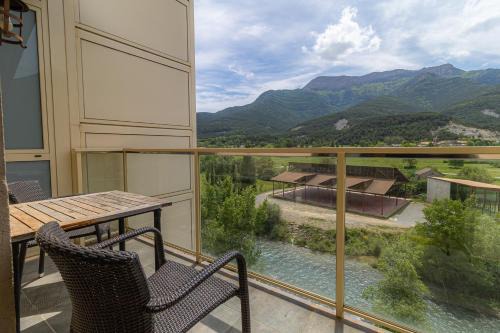 Fiscal House | Discover HOSTAL RIO ARA BELLOSTA with Family-Friendly Amenities