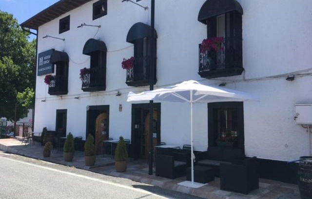 Oricain House | Budget-Friendly Hostal Rural Oricáin with Family Amenities