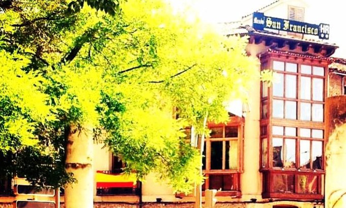 Cuellar House | Pet-Friendly Comfort at Hostal San Francisco - Rated 8.8/10