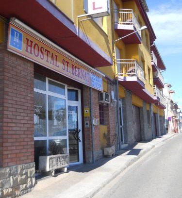 Olot House | Pet-Friendly Hostal Sant Bernat with Restaurant & Breakfast