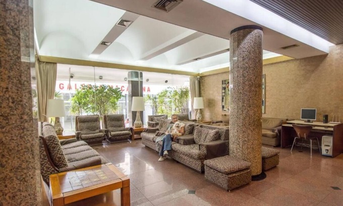 Santa Fe Hotel | Cozy Hostal Santa Fe de la Veracruz with Spa & Family Amenities