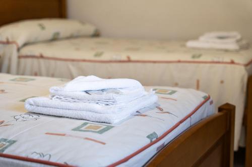 San Cibrao Das Vinas House | Budget-Friendly Hostal Sequeiros with Family Amenities