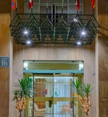 Trujillo House | Cozy Hostal Solari: Family-Friendly with Hot Tub & Breakfast
