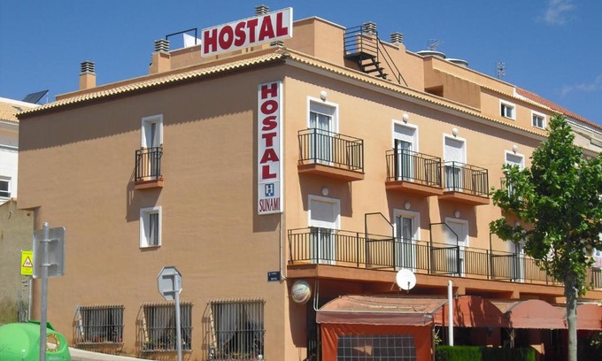 La Nucia House | Budget-Friendly Hostal Sunami with Family Amenities