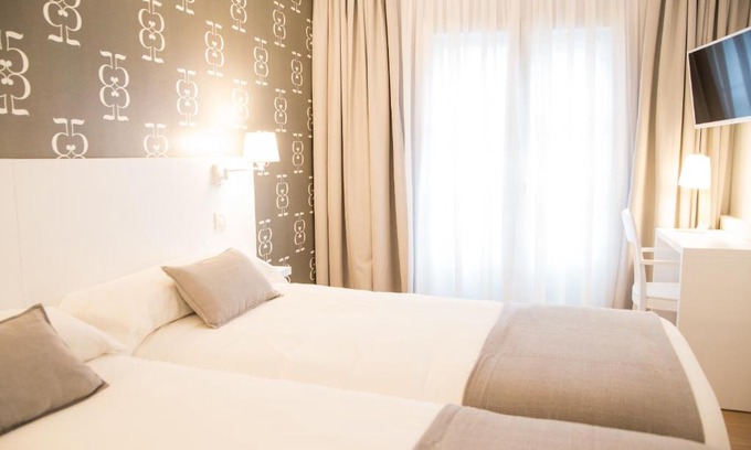 Santiago de Compostela City Centre House | Discover Hostal Suso: 4-Star Stay with Top Dining Options
