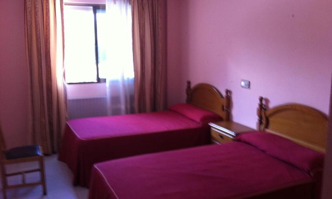 Ventas De Albares House | Affordable Comfort at Hostal Tio Pepe I with Breakfast