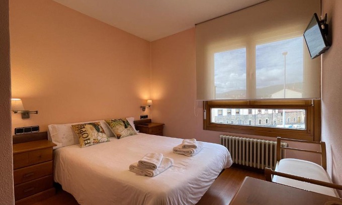 Duruelo de la Sierra House | Budget-Friendly Hostal Restaurante Torreblanca with Breakfast
