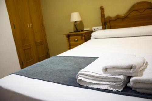 Valdepenas House | Comfortable Stay at Hostal Valdepeñas with Family-Friendly Amenities