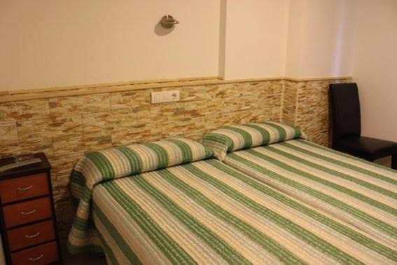 Albelda de Iregua House | Budget-Friendly Stay at Hostal Valle del Iregua