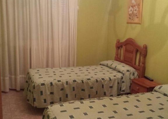 Alfajarin House | Budget-Friendly Hostal Vaticano: Pet & Child Friendly Stays