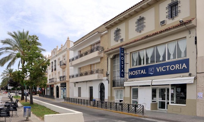 La Carlota House | Budget-Friendly Hostal Victoria: Family-Friendly Stays