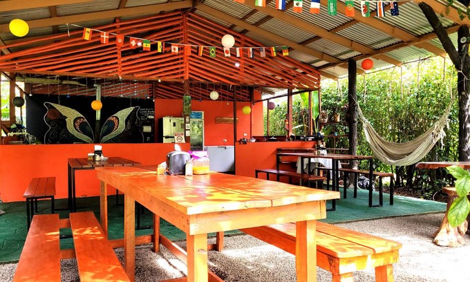 Penas Blancas Hostel | Budget-Friendly Hostel for 8 Guests with Breakfast & Dining