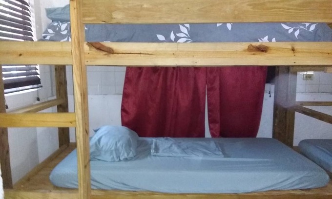 Nassau Hostel | Affordable Hostel for Up to 8 Guests - Perfect Getaway