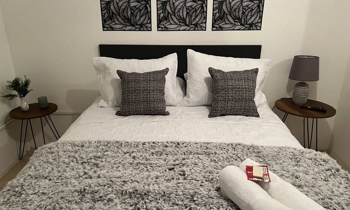 Zona 4 Hostel | Budget-Friendly Hostel for Up to 8 Guests with Restaurant