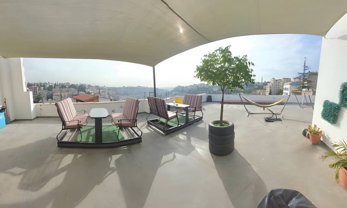 Amman Hostel | Budget-Friendly Hostel for 8 with Kitchen – Rated 9/10