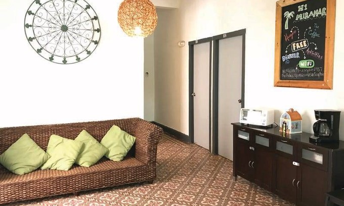 Miramar Hostel | Budget-Friendly Hostel for 8 Guests with Kitchen Access