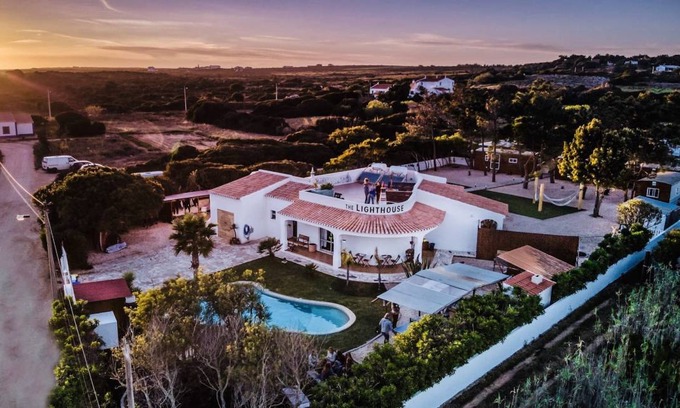 Sagres Hostel | Guest Rated 10/10 Hostel with Pool & Kitchen for 8 Guests