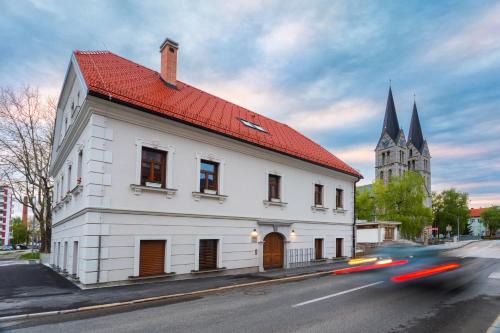 Kocevje Hostel | Top-Rated Hostel Bearlog Kočevje: Family-Friendly Retreat