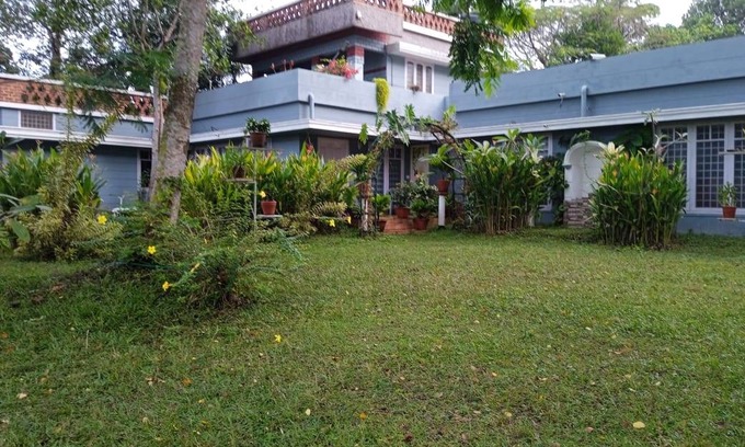 Thiruvananthapuram Hostel | Vibrant Party House Guest Rooms with Cozy Fireplace
