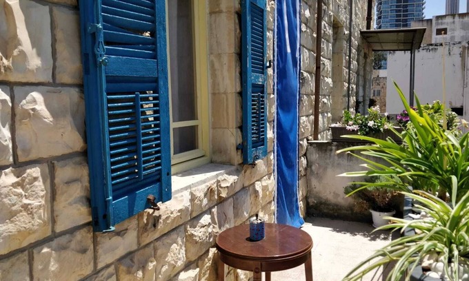 Haifa House | Budget-Friendly Hostel Roks with Breakfast & Family Amenities
