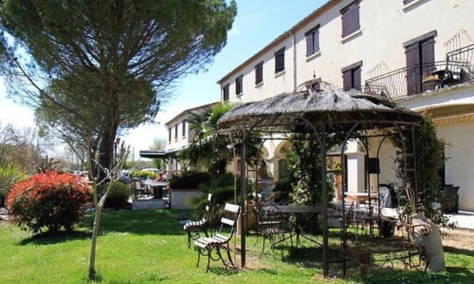 L'Isle-Jourdain Hotel | Relax at Hostellerie du Lac with Pool, Spa & Restaurant