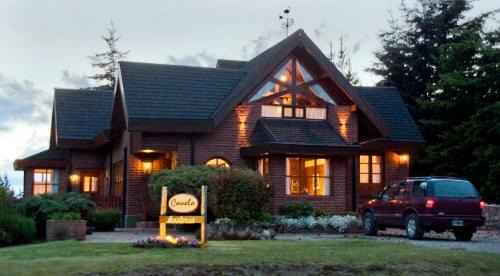 Esquel Hotel | Cozy Hostería Canela B&B: Pet-Friendly Getaway Awaits