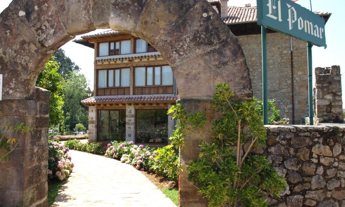 Novales House | Relax at Hostería El Pomar: Pet-Friendly Retreat with Pool