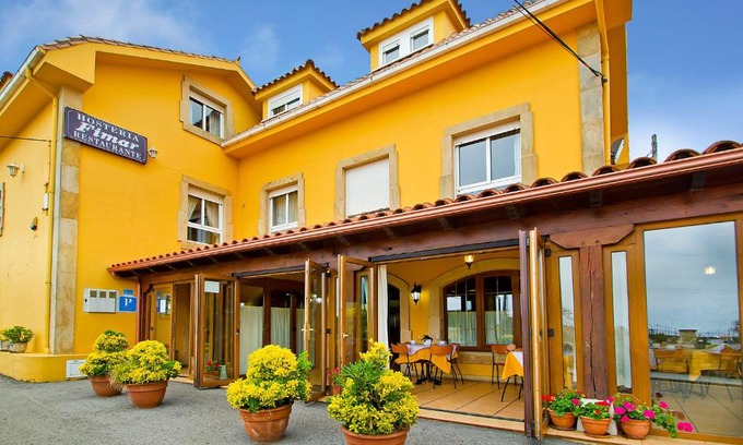 Ubiarco Hostel | Discover Hostería Fimar: Family-Friendly with Top Amenities