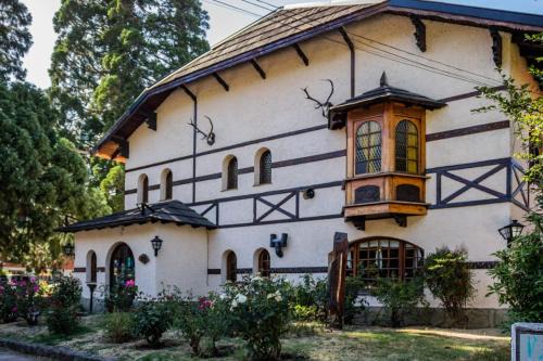 Lanin National Park Hotel | Experience Comfort at Hostería La Posta Del Cazador