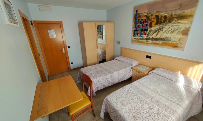 San Miguel de Meruelo House | Pet-Friendly Hostería Sol with Restaurant & Breakfast Offer