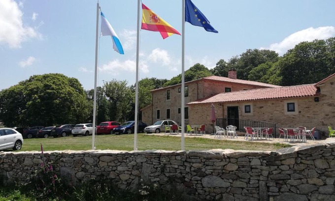 Palas de Rei House | Discover Hosteria Calixtino: Family-Friendly Retreat Awaits