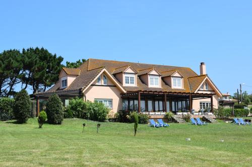 Loredo House | Pet-Friendly Retreat at Hosteria De Langre - Rated 9/10