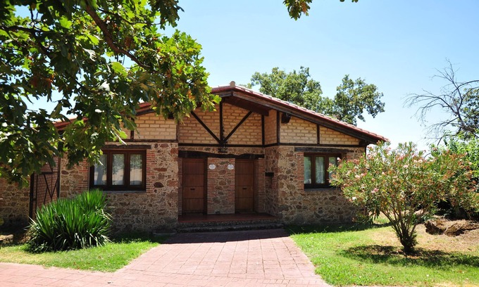 Losar de la Vera Hotel | Relaxing Stay at Hosteria Fontivieja with Pool & Spa