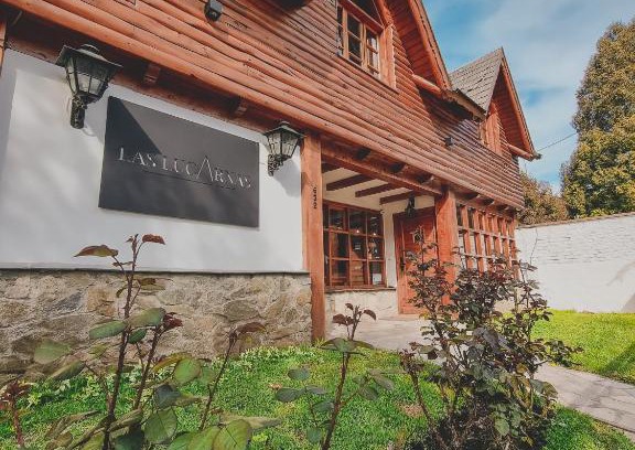 Lanin National Park Hotel | Pet-Friendly Hosteria Las Lucarnas with Hot Tub & Breakfast