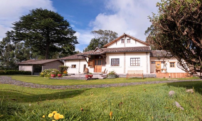 Polivio Hotel | Experience Hosteria Papagayo Cotopaxi: 9.4/10 & Spa Retreat