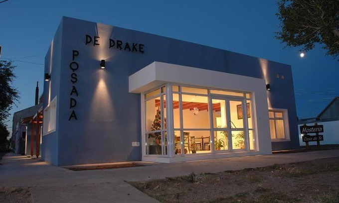 San Julian Hotel | Pet-Friendly Hosteria Posada Drake with Breakfast Included