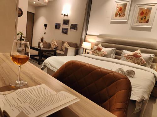 Noida Apartment | Stylish Studio Apartments near Apollo and Fortis in Noida