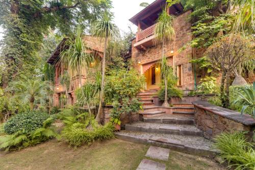 Gurugram Villa | Elegant Hostie Chinar Haveli: Heritage Home with Pool