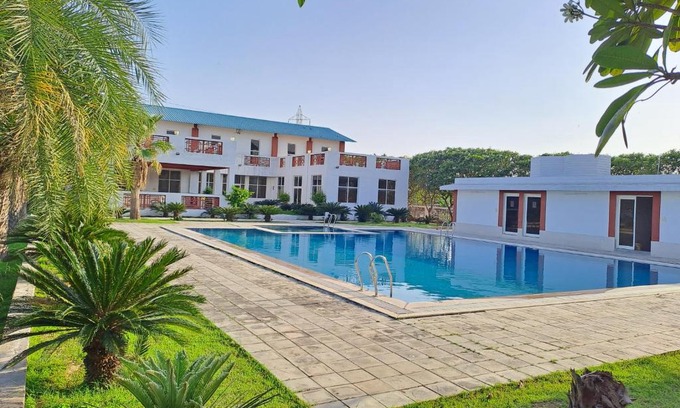 Faridabad House | Relaxing Hostie Jacranda: 3BHK Farmhouse Near Delhi